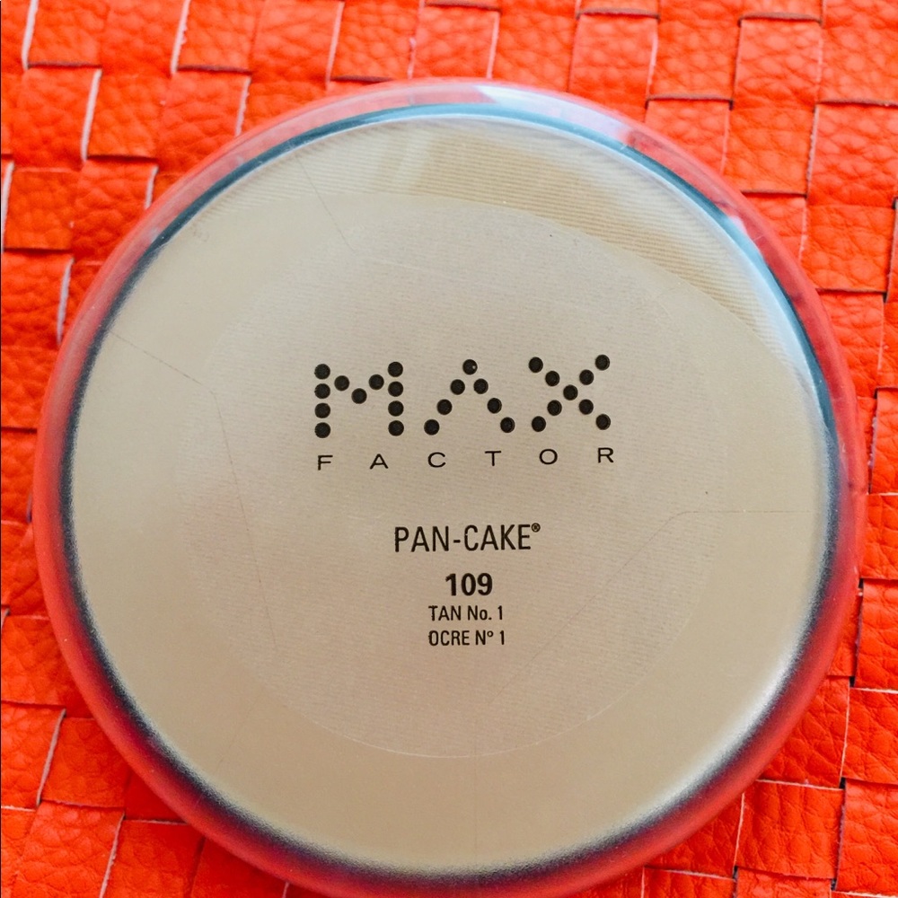 COPY - NEW Max Factor Pan-Cake #109 Tan No. 1 Makeup 1.7 oz